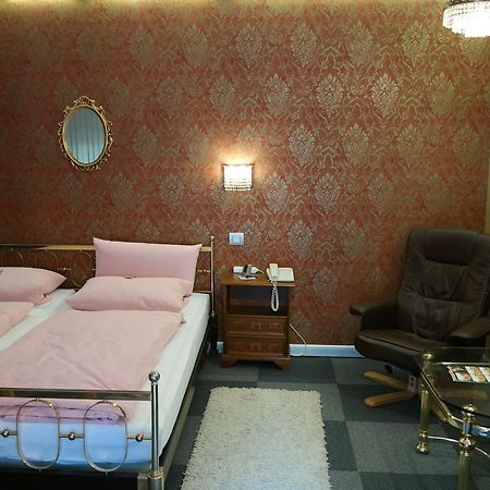 Am Hallenbad Hotel Garni ราทิงเงน ภายนอก รูปภาพ