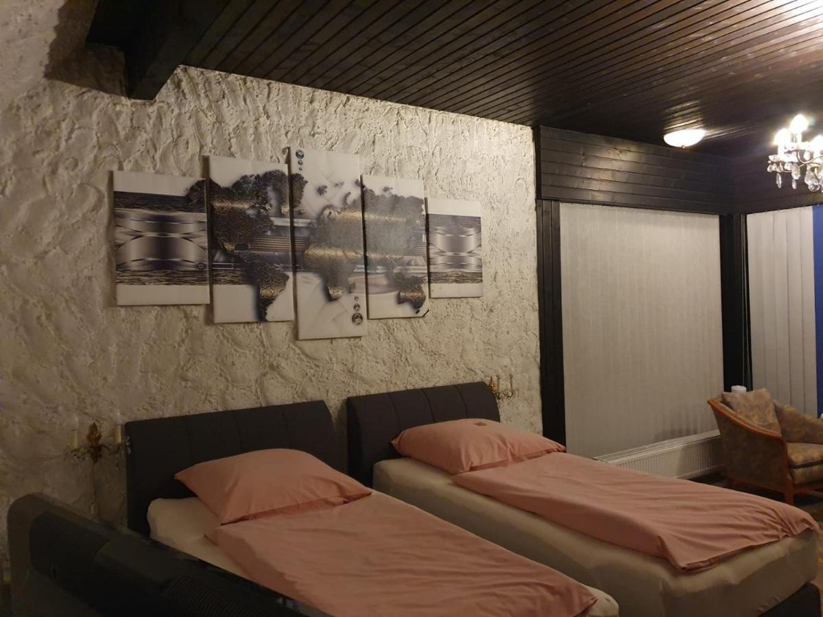 Am Hallenbad Hotel Garni ราทิงเงน ภายนอก รูปภาพ