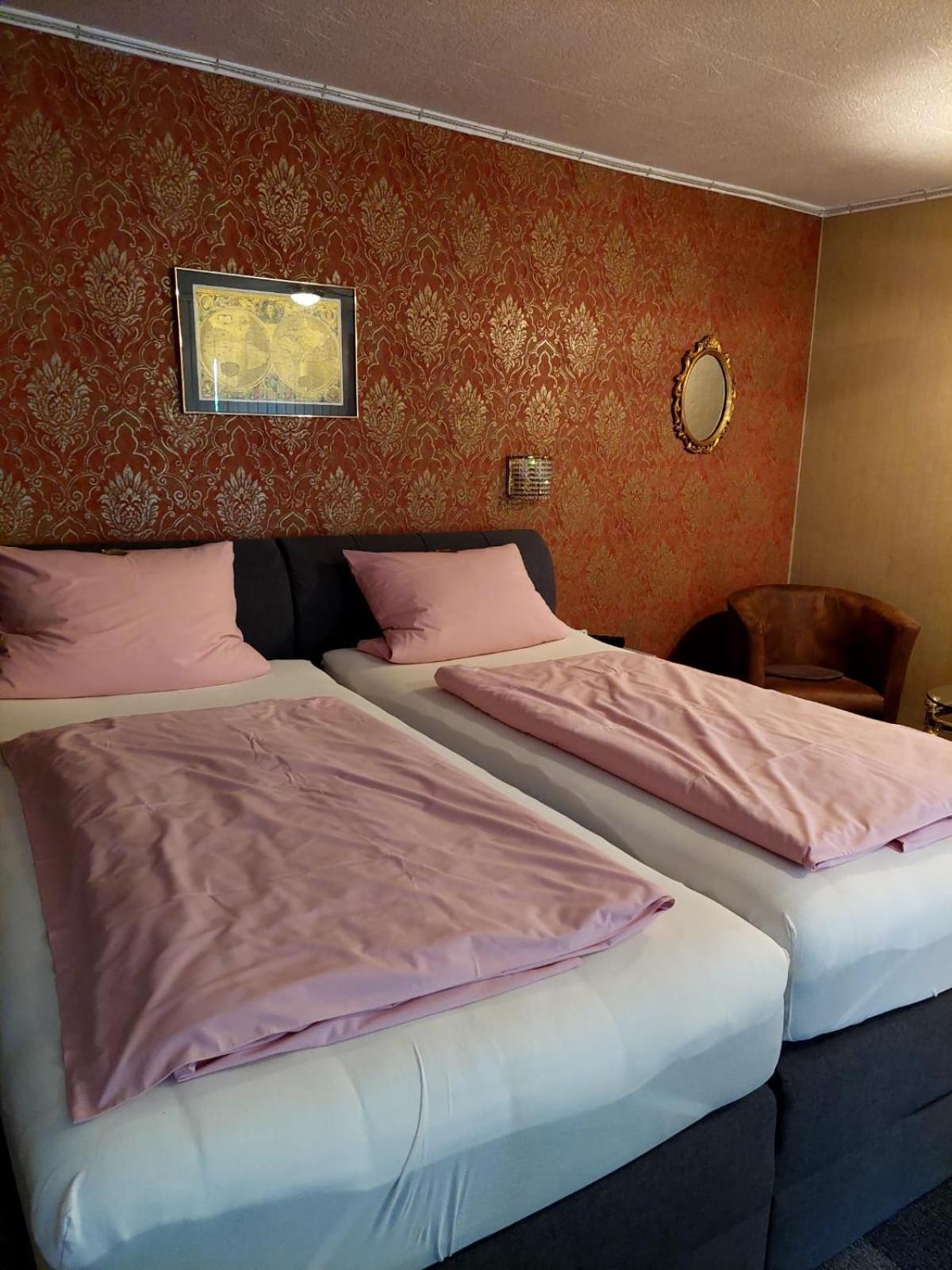 Am Hallenbad Hotel Garni ราทิงเงน ภายนอก รูปภาพ